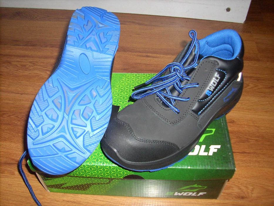 работни обувки с метални бомбета номер 36