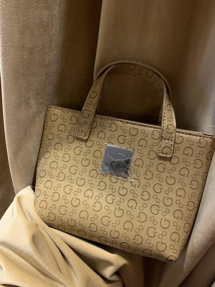 Gentuța Guess bej