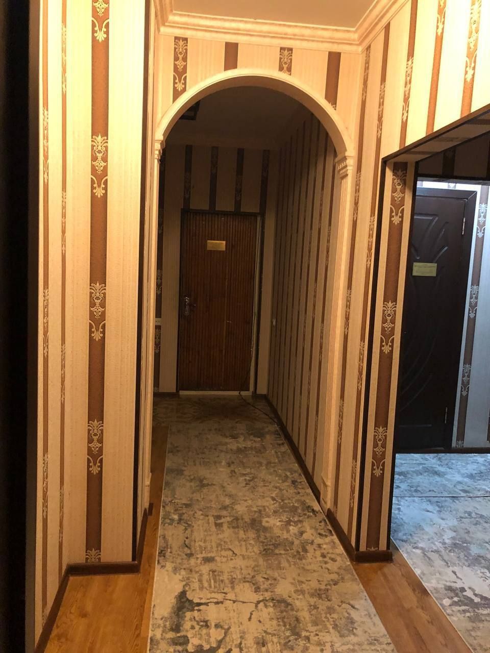 Чилонзор 12.    5хона
5.1.4
100 м² 
Балкон 2×6,
огород, подвал бор
77-