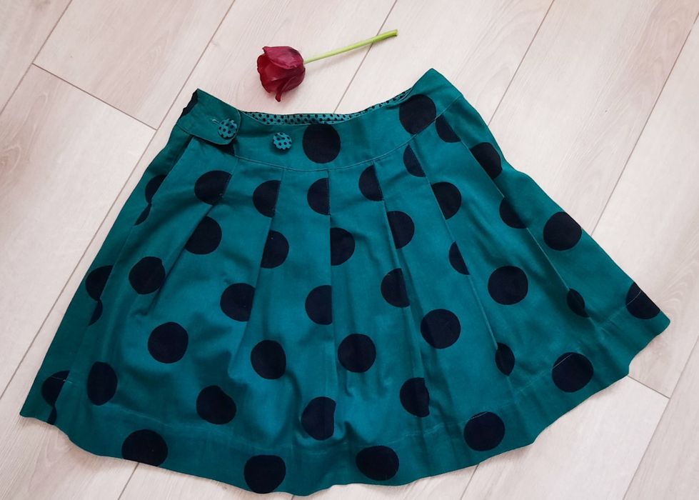 Fusta cu pliuri verde cu buline
