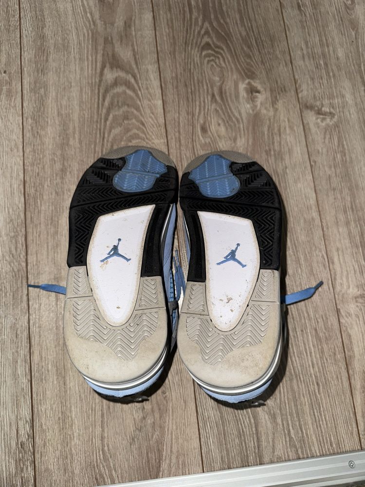 Jordan 4 Univeristy Blue UNC