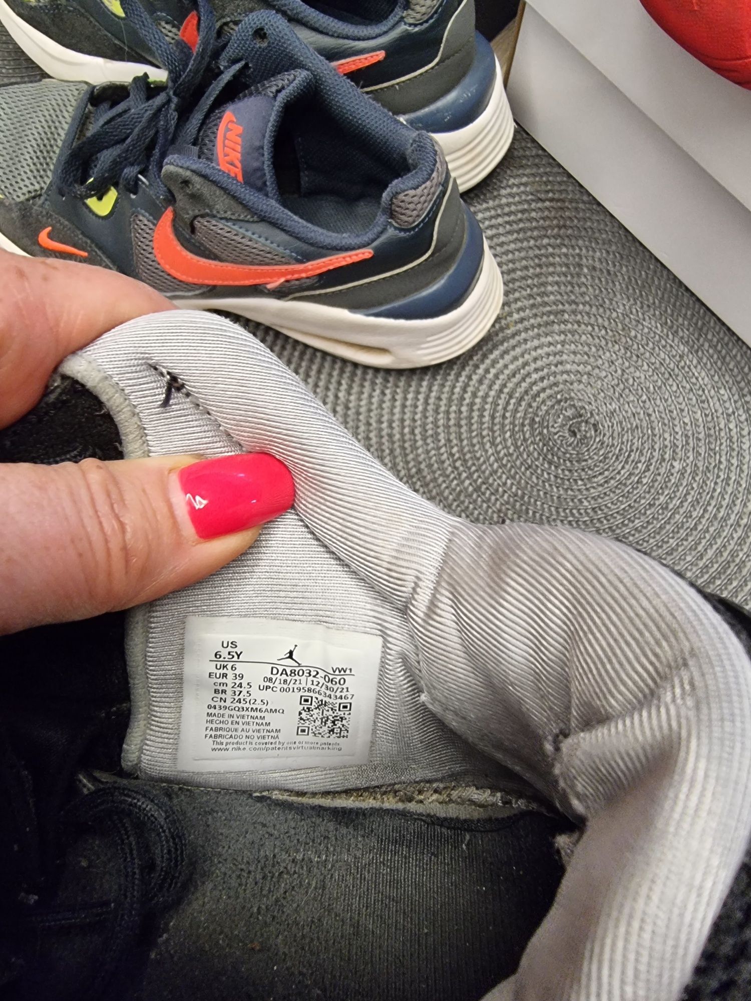 Всички са оригинални Nike,отговарят на 39 номер