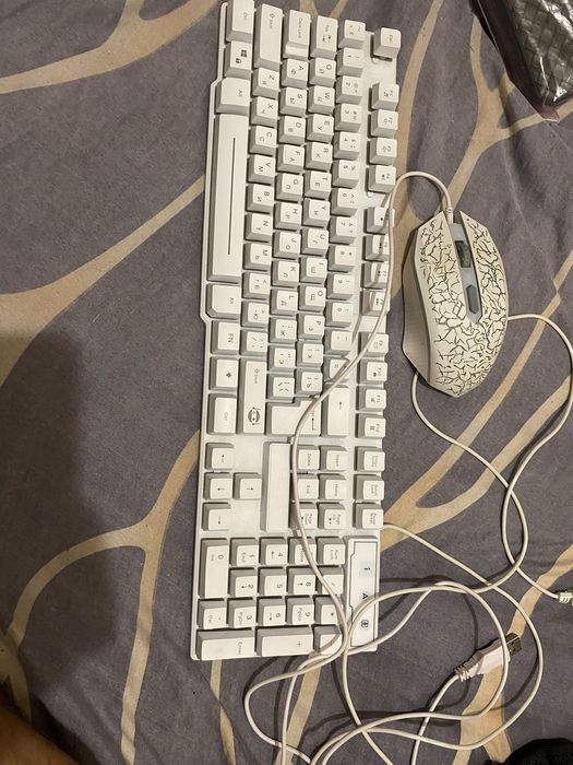 Продаю срочно клавиатуру +мышку