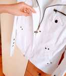 Jacheta alba blugi,accesorii metalice