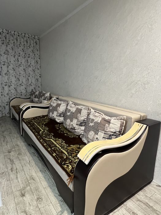 Продаю 2 бивана и кресло