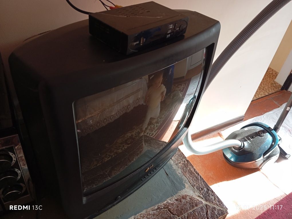 Televizor sotiladi