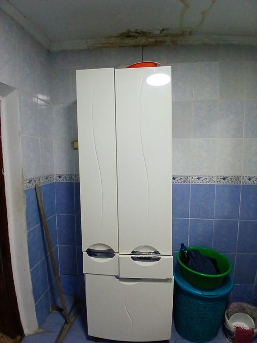 Шкаф для ванной .