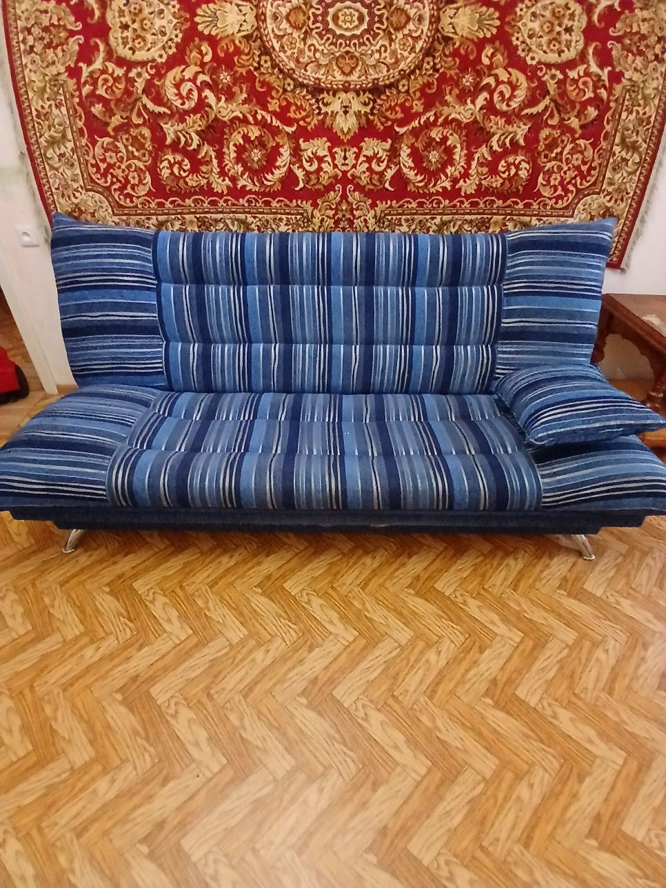 Диван и два кресла