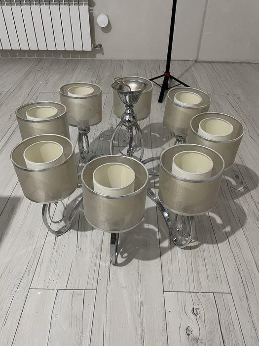 Продам люстру на 8 лампочек