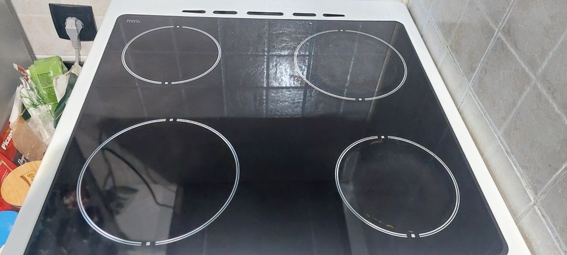Микровълнова фурна Samsung и печка с керамичен плот на Crawn