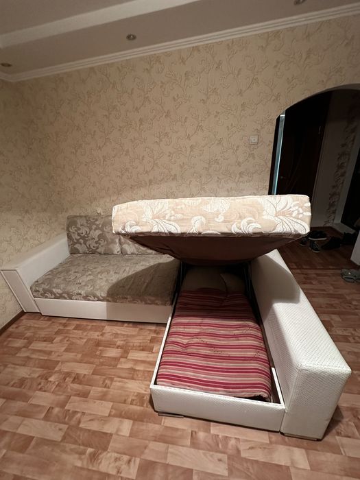 Продаю диван  в нормальном состоянии