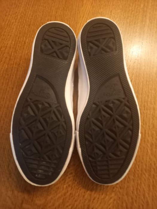 Converse noi marimea 40