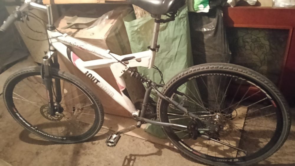 Vând doua biciclete