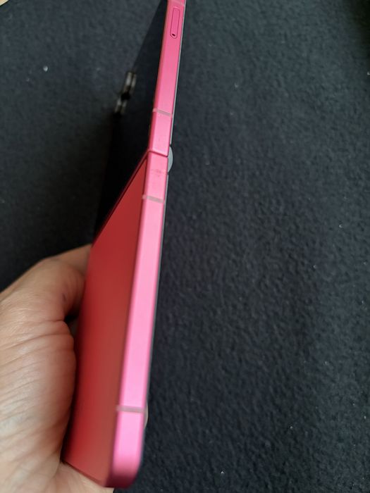 Z Flip7 Samsung Coralred