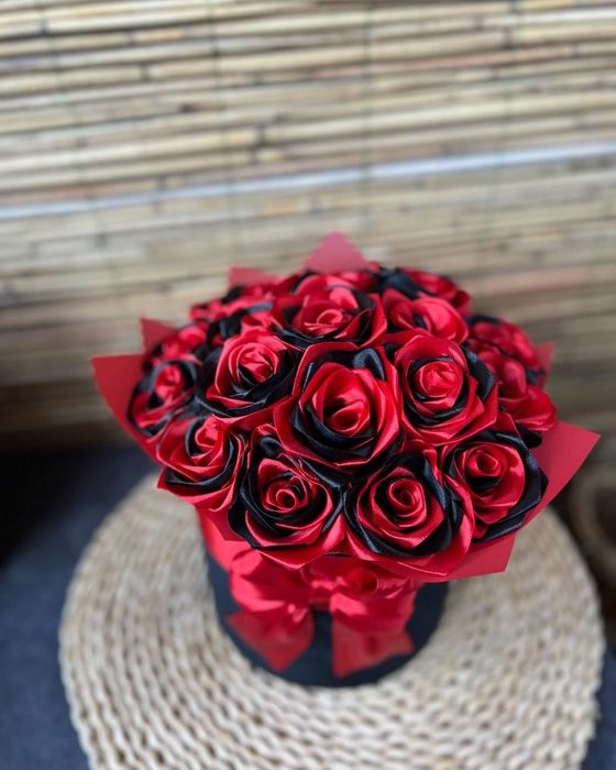 Подаръчни кутии за всякакъв повод със сатенени рози!