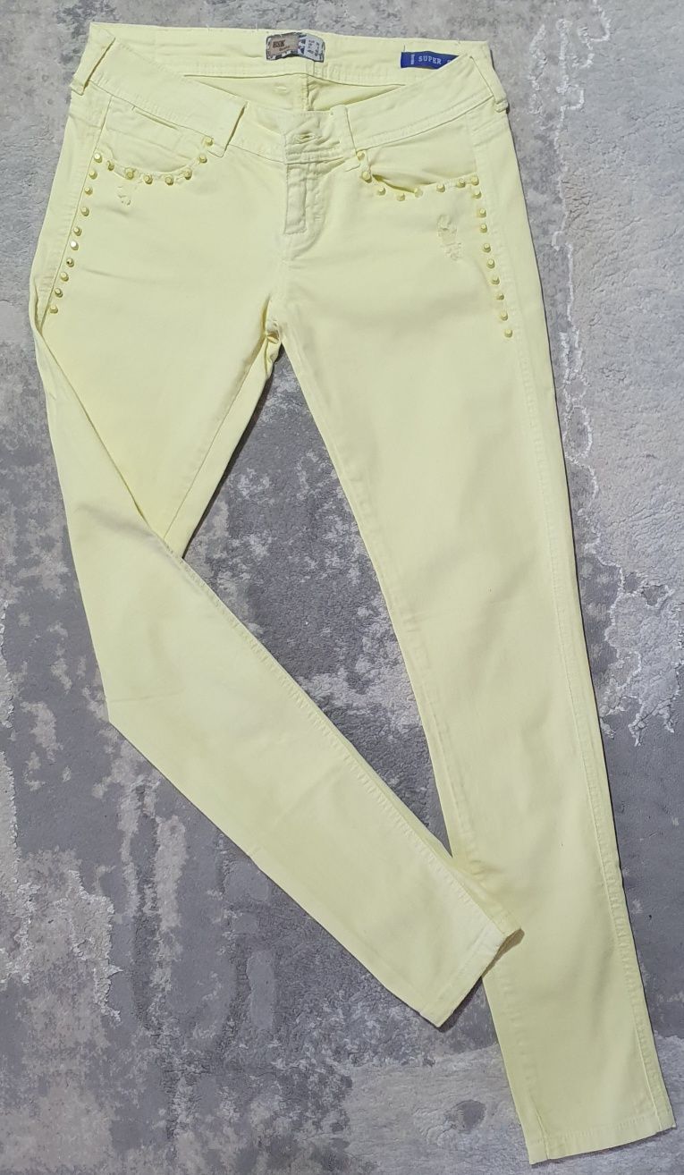 Jeans damă Bershka marime 36