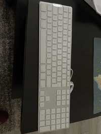 Keyboard with numeric keypad