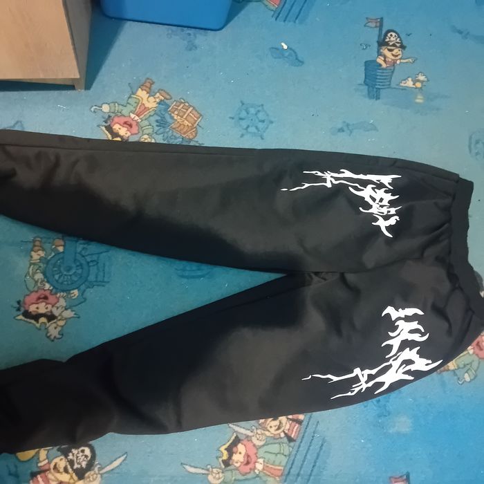 Pantaloni negri la moda foarte faini