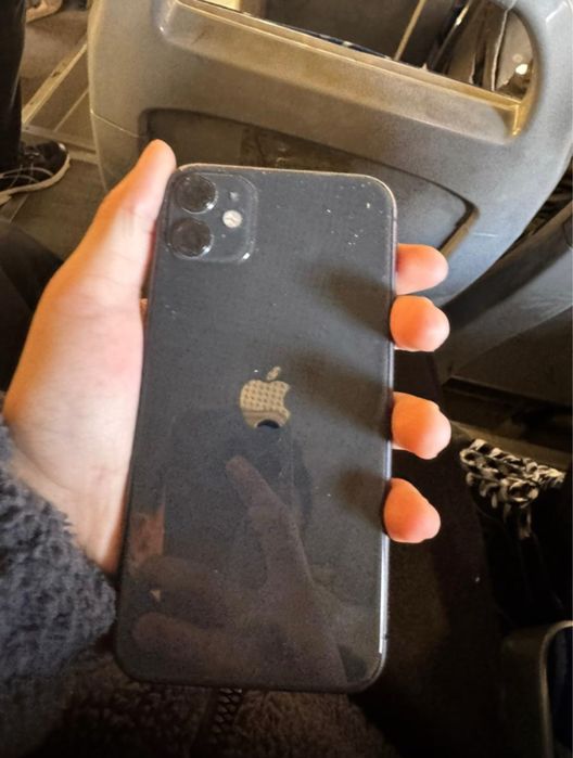 Айфон11 в хорошем состаянии