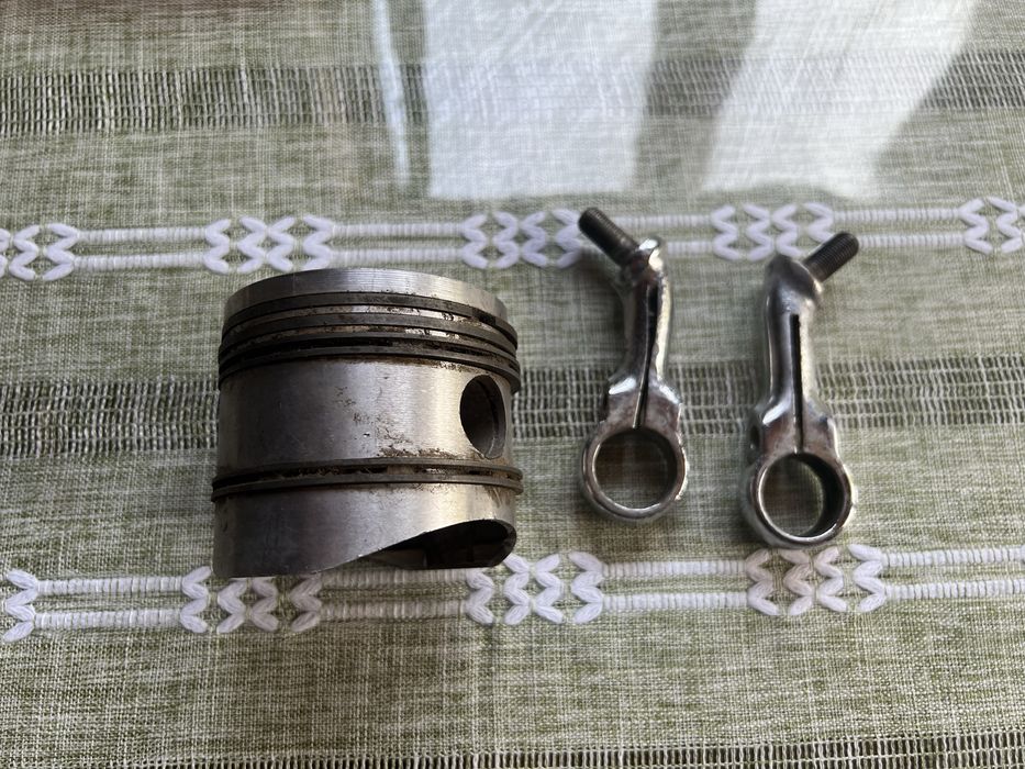 Поршень для мото урал.крепление руля .