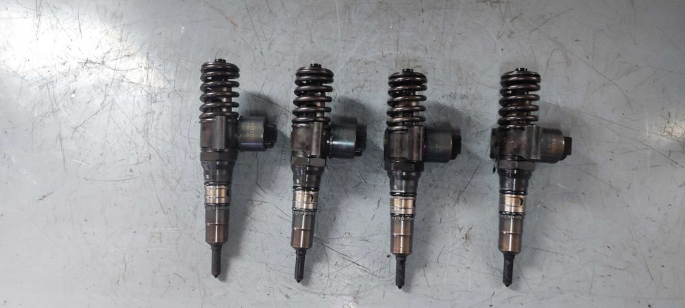 Injector injectoare volkswagen vw golf touran passat cod motor BKD
