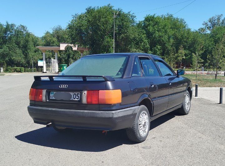 машина Audi 80 b3