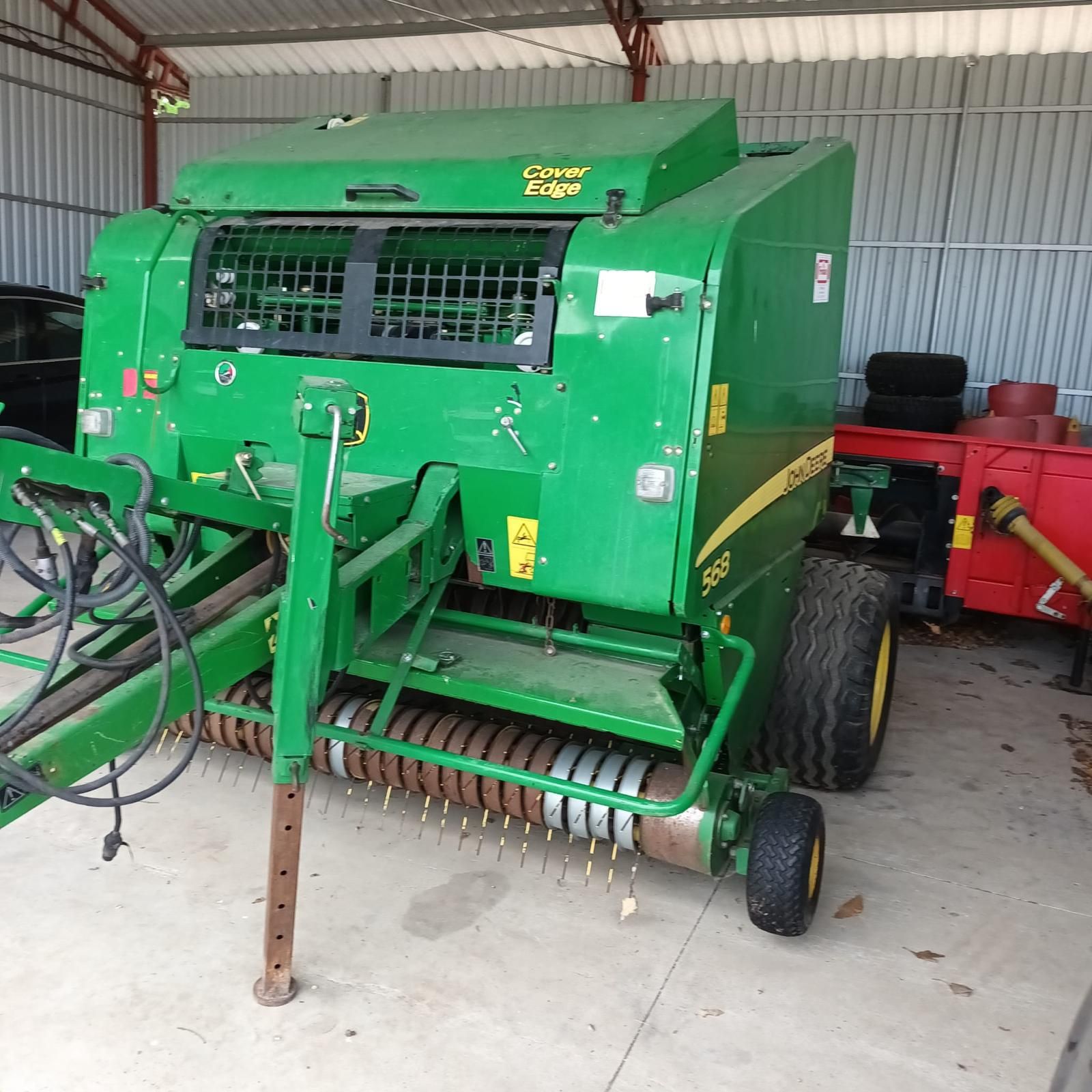 Vând presă de balotat rotunda john deere