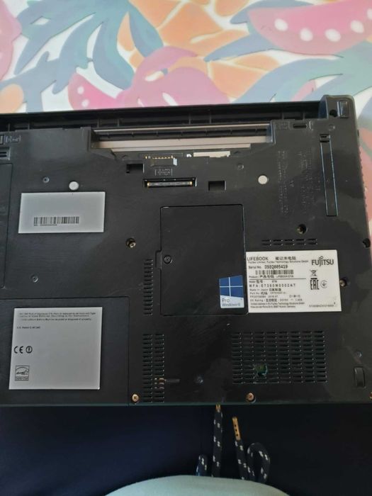 Fujitsu Siemens E 736,I7 gen6, pret fix