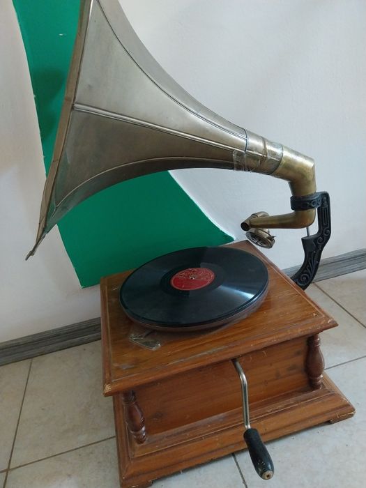 Patefon cu plăci incluse