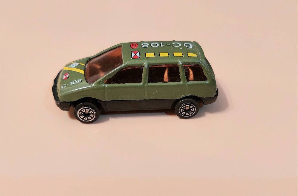 Маленькие железные машинки