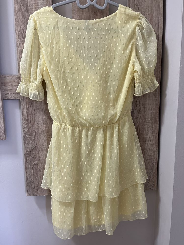 Жълта лятна рокля и шапка от H&M