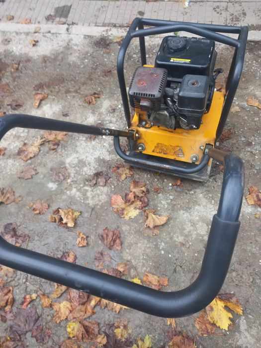 Трамбовка Вибро плоча LUMAG