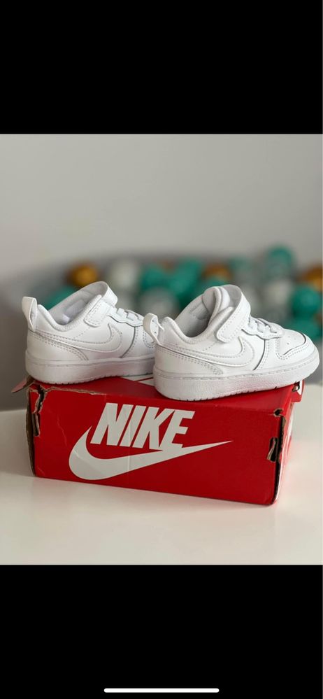 Pantofi noi Nike marimea 21