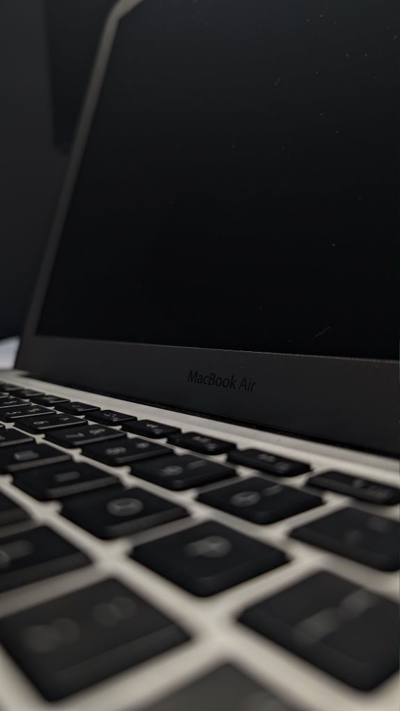 Apple Macbook Air 13' early 2014