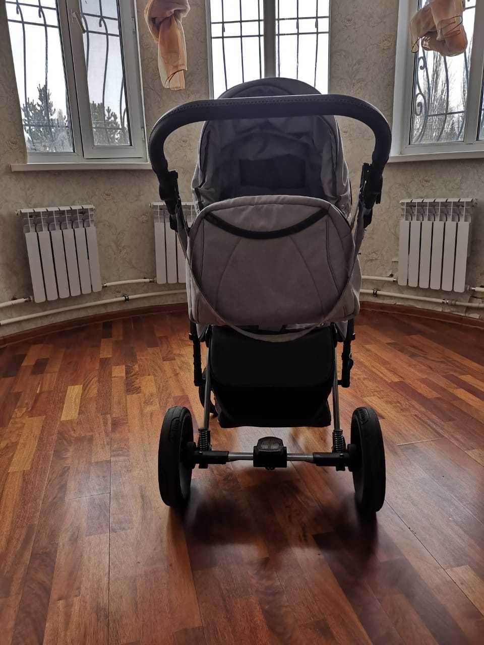 Продам детскую коляску 2 в 1