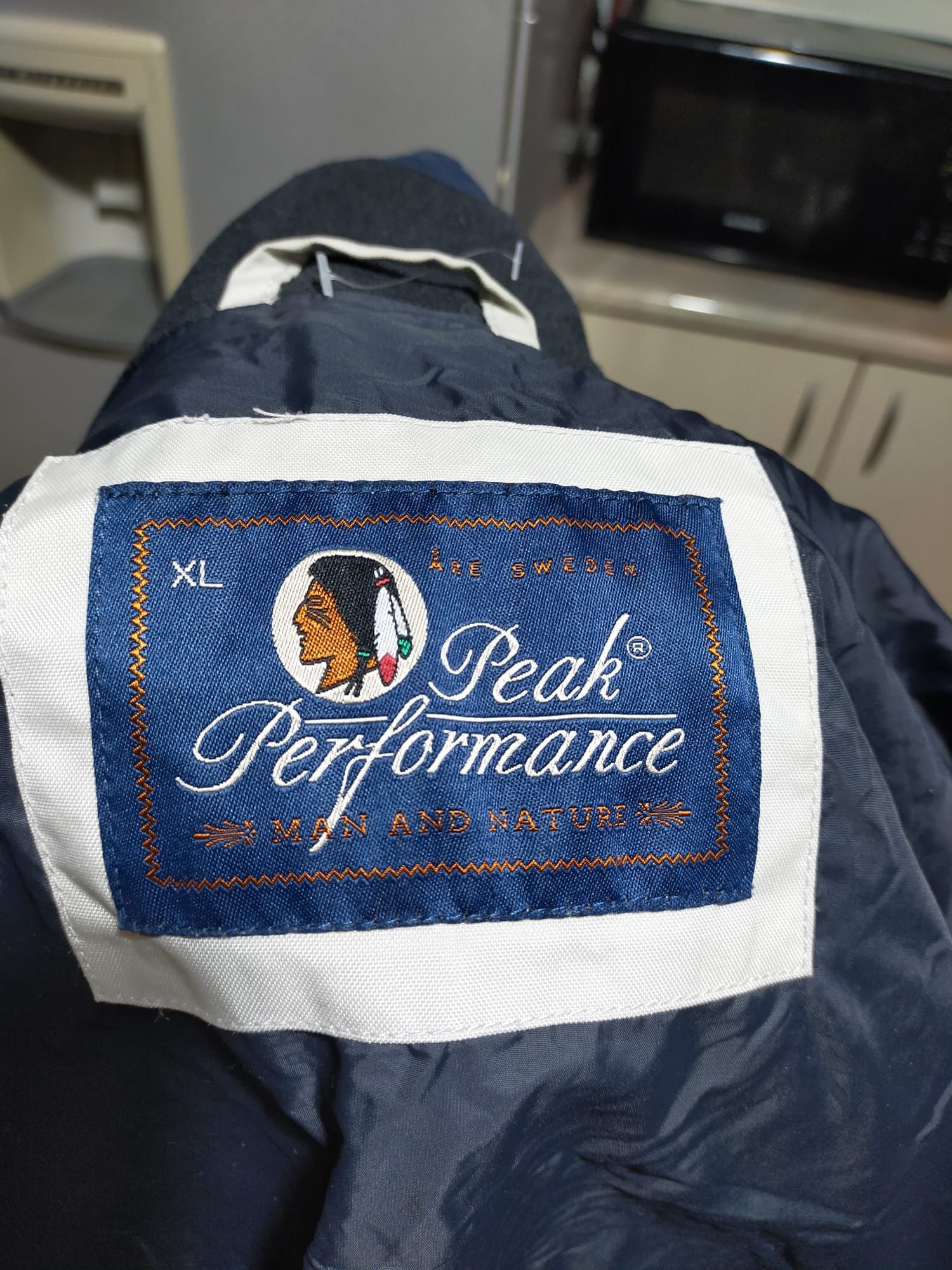 Vand haina PEAK PERFORMANCE mărimea XL