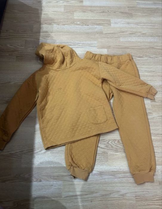 Trening marime  128 H&M