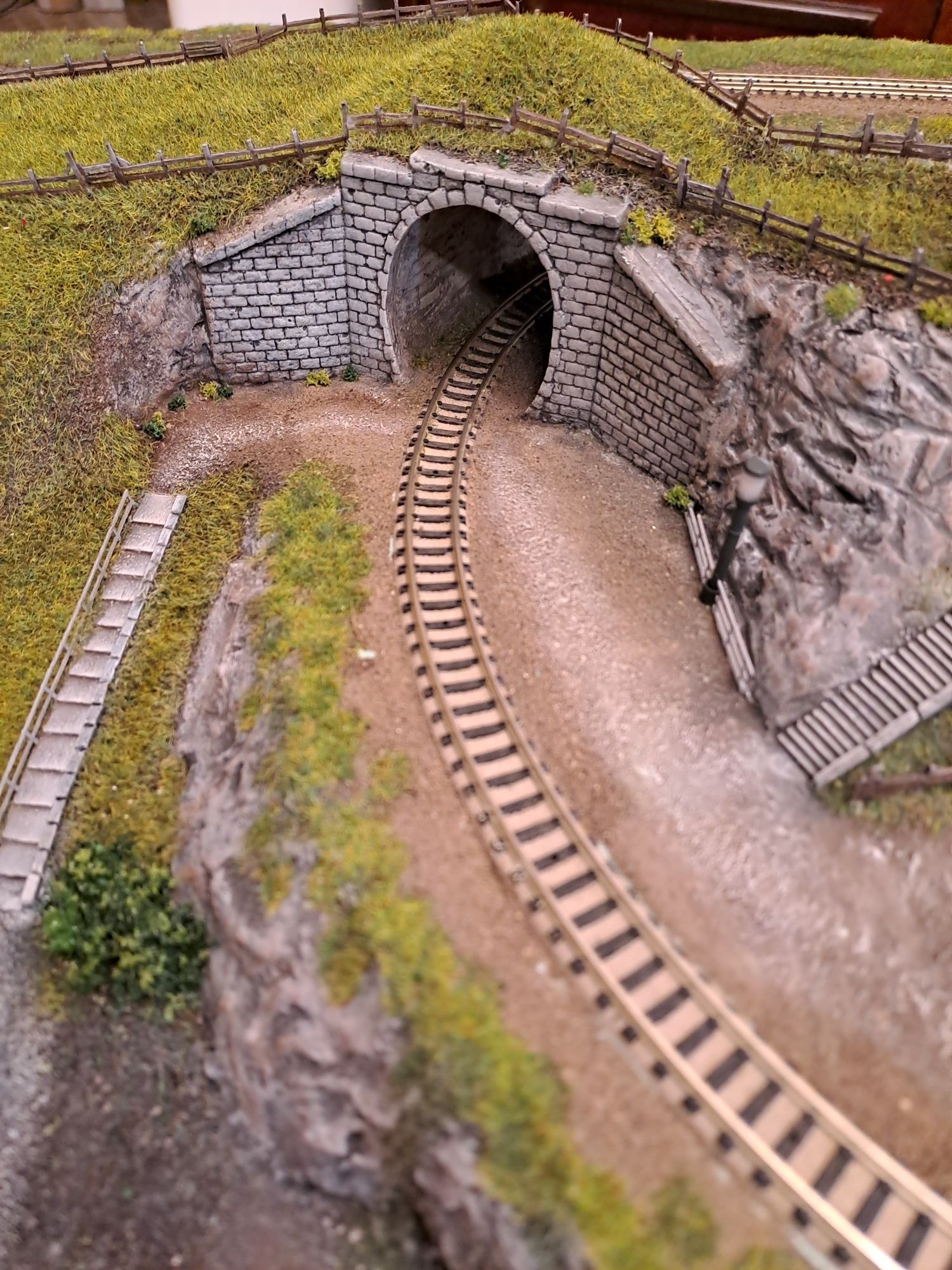 Portal tunel , pod , peron scara N (1:160). trenulete electrice