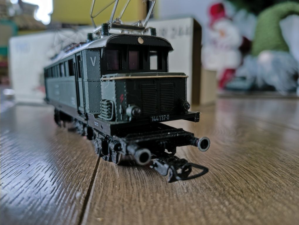 Влакче PIKO Mehrzwecklokomotive BR 244, локомотив H0