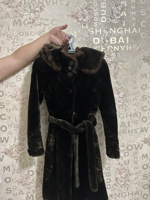 Продам шубу, капюшон съемный. Размер XS-S (40-42)