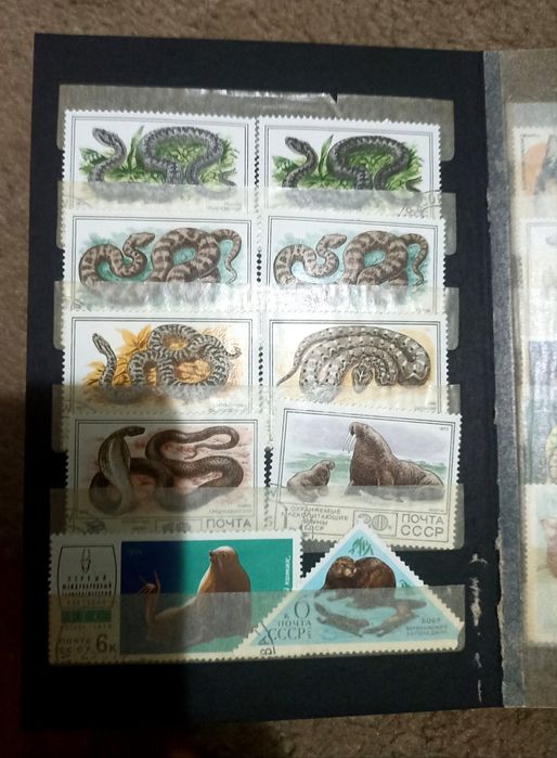 Класьор с пощенски марки  различна тематика около 150 бр ,120  лв