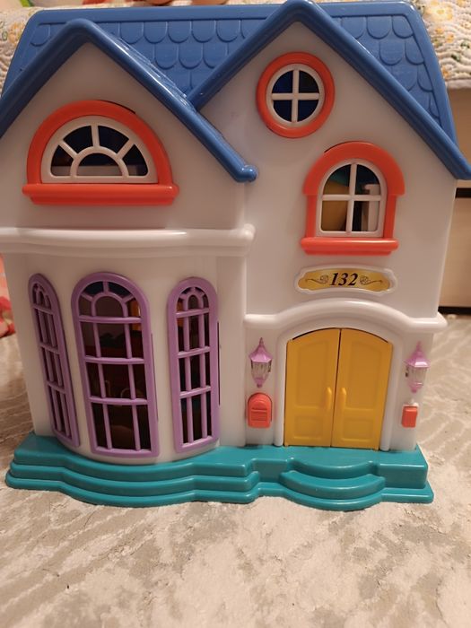 Продам кукольный домик