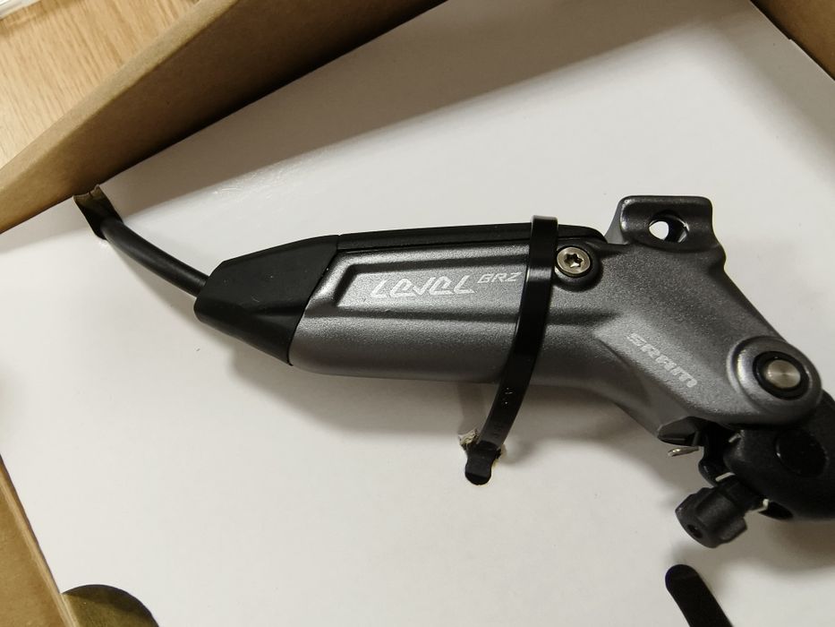 НОВИ Sram Level Bronze Stealth 4 Piston спирачки за велосипед 2023