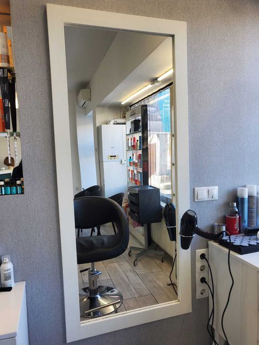 Vand oglinzi de coafor cu rame albe