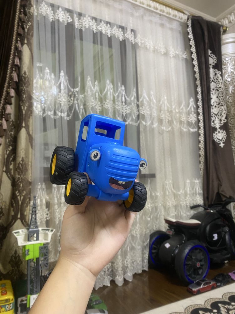 Машинка синий трактор