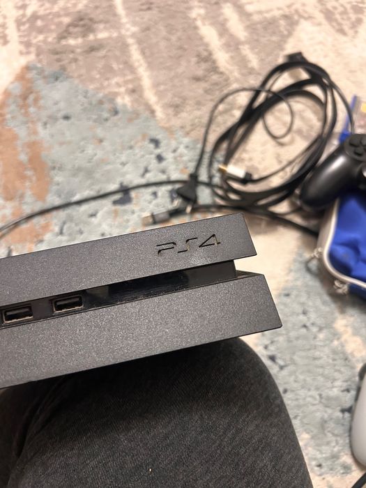 Продам Sony playstation 4
