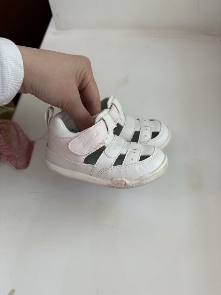 Продам детскую обувь