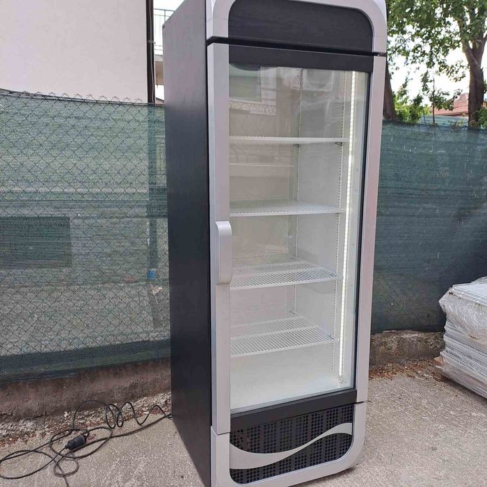 Хладилна витрина