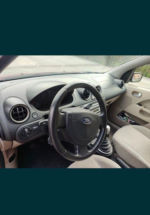 Vând Ford fiesta motorina