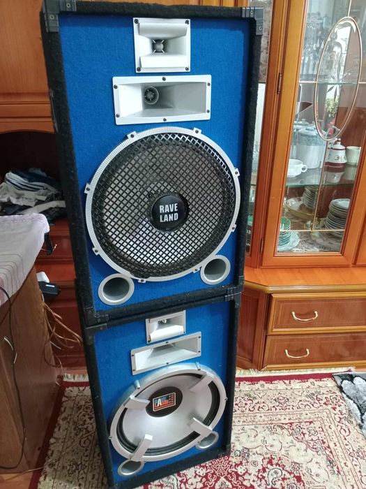 Boxe de vânzare Rave Land cu tot cu stație